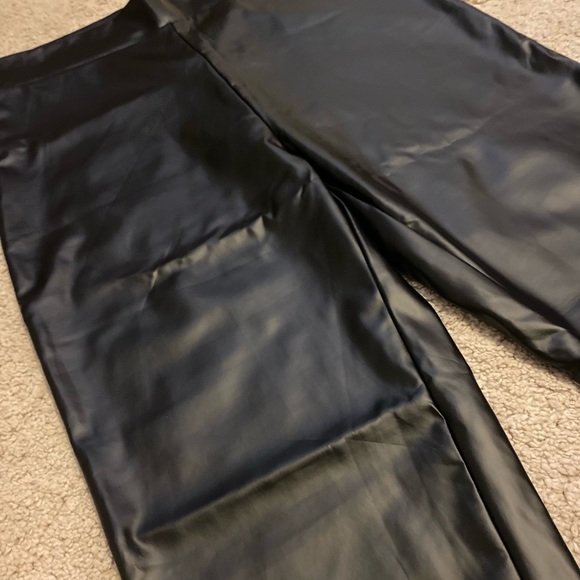 Faux leather leggings - Picture 4 of 4